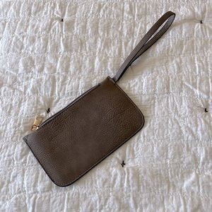 Vegan leather wristlet- taupe